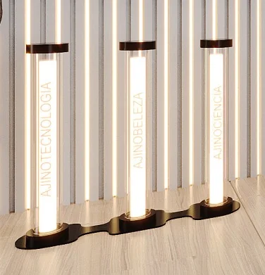 Instalação com tubos de LED e interação por aproximação